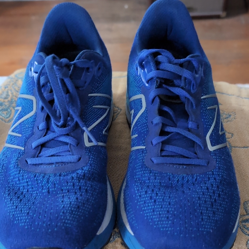 Very Lightly Worn New Balance 880 Running Shoes Size 10.5